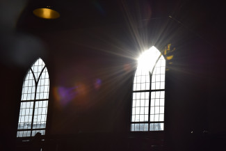 Kirchenfenster Stadtkirche Neustadt/Aisch im Sonnenlicht